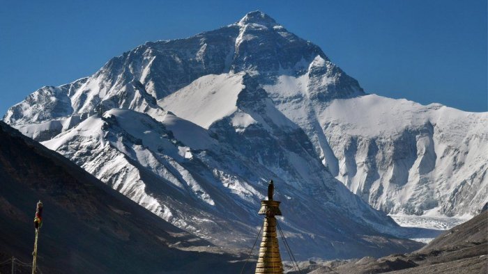 Эверест: Китай установит «разделительную линию» на саммите